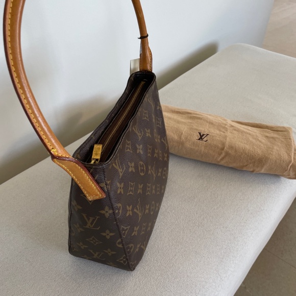 Louis Vuitton Looping MM - Picture 6 of 12